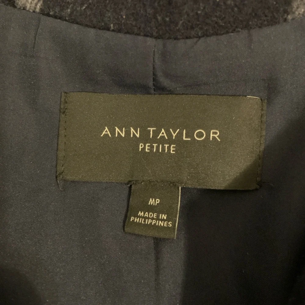Ann Taylor wool blend windowpane coat Size MP - Picture 16 of 16